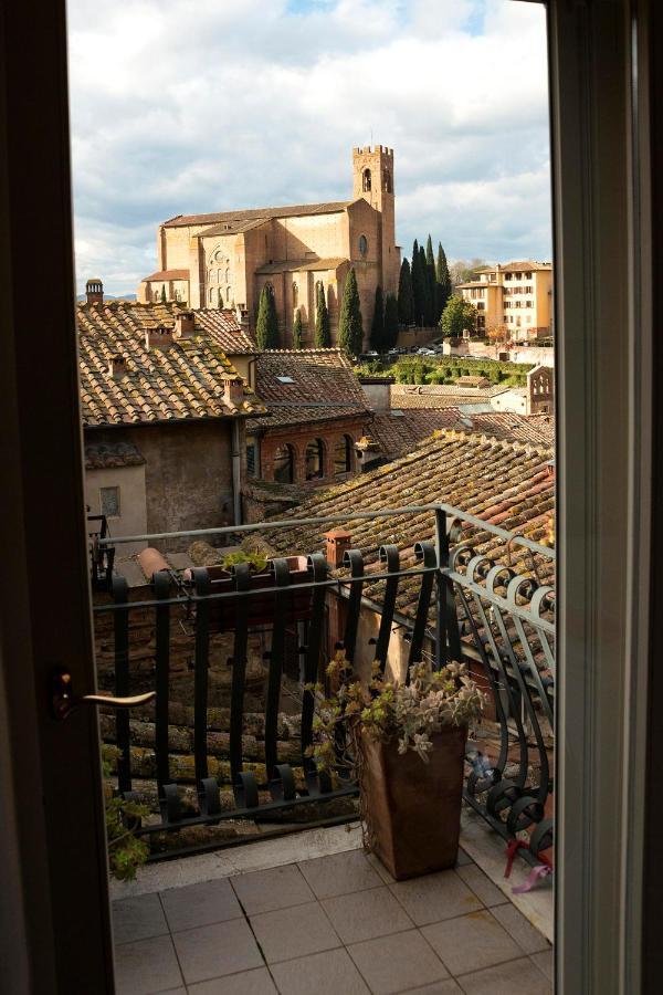 Dama Charming Apartment 100M From Piazza Del Campo Siena Exterior photo